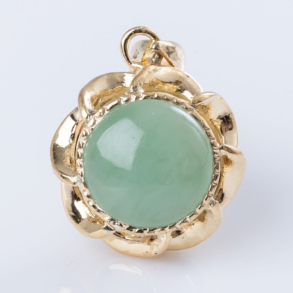 翡翠ペンダント