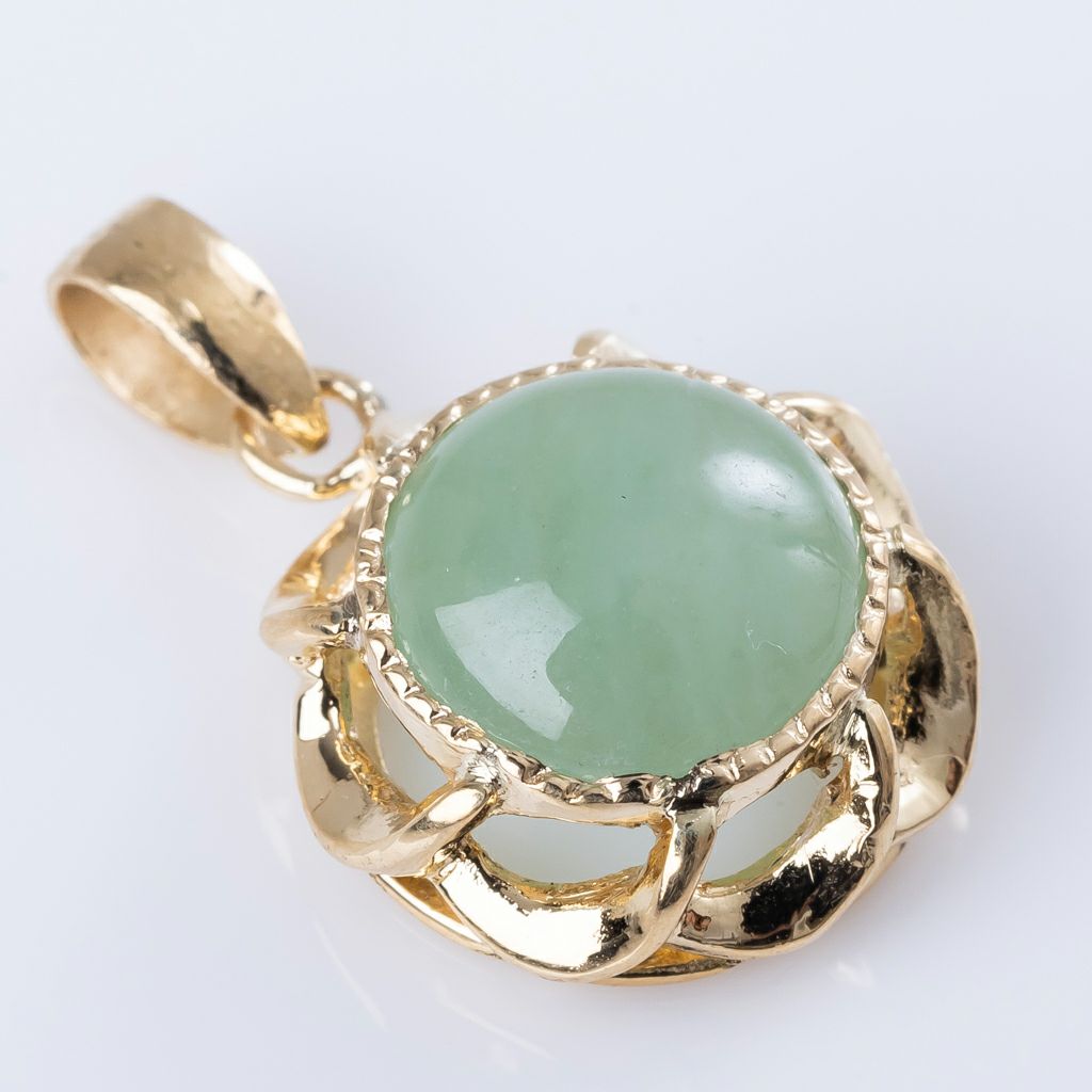 翡翠ペンダント