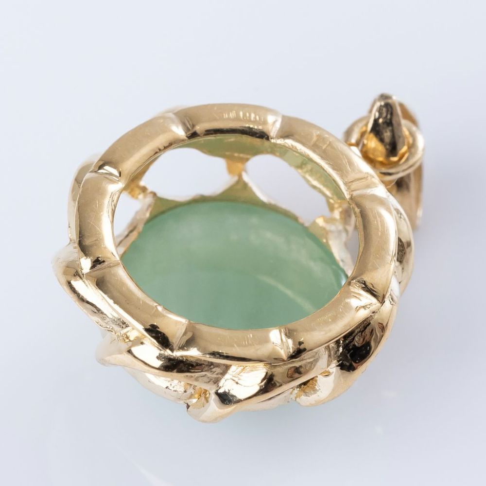 翡翠ペンダント