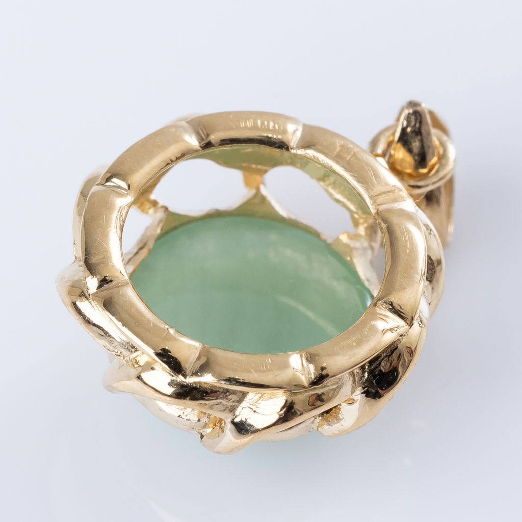 翡翠ペンダント