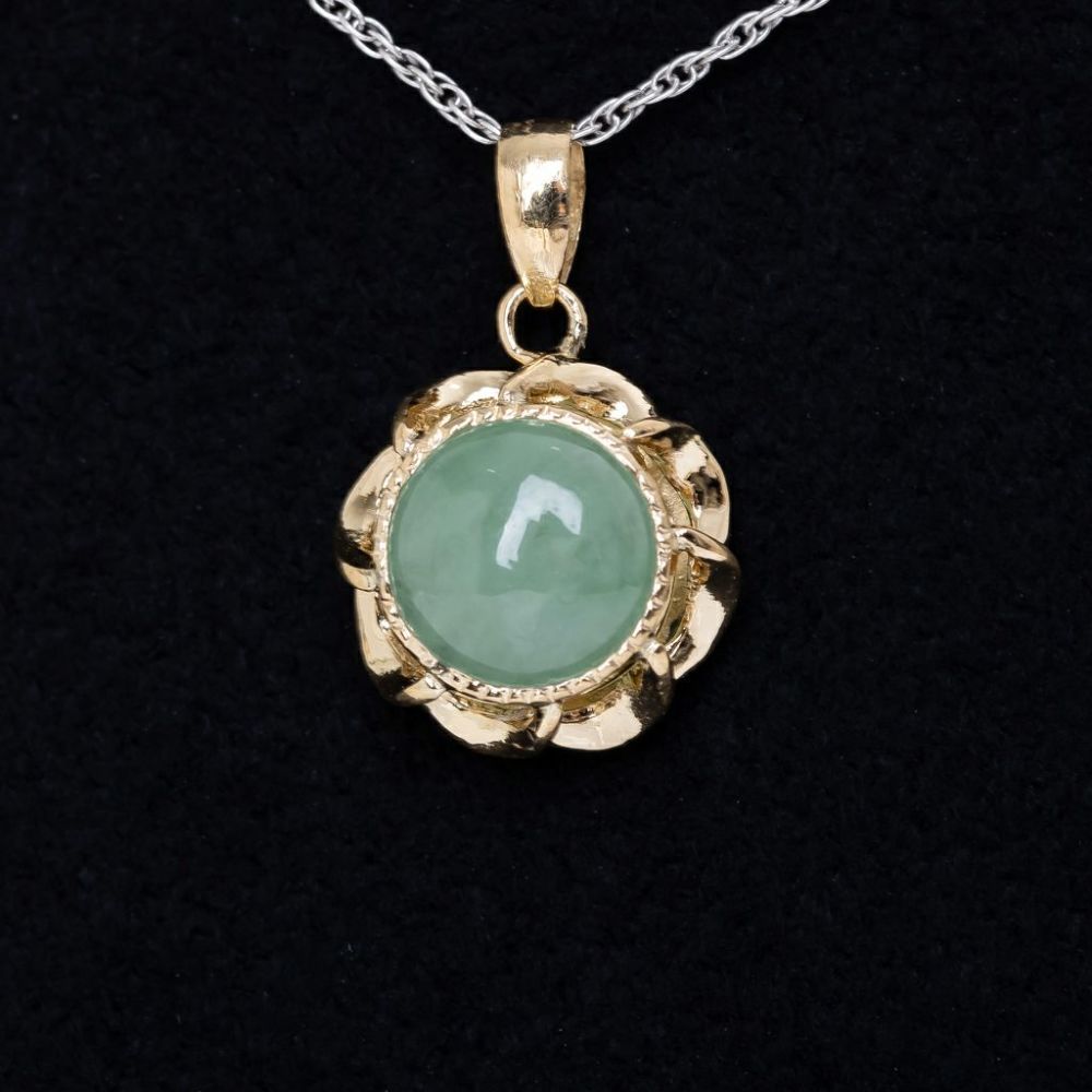 翡翠ペンダント
