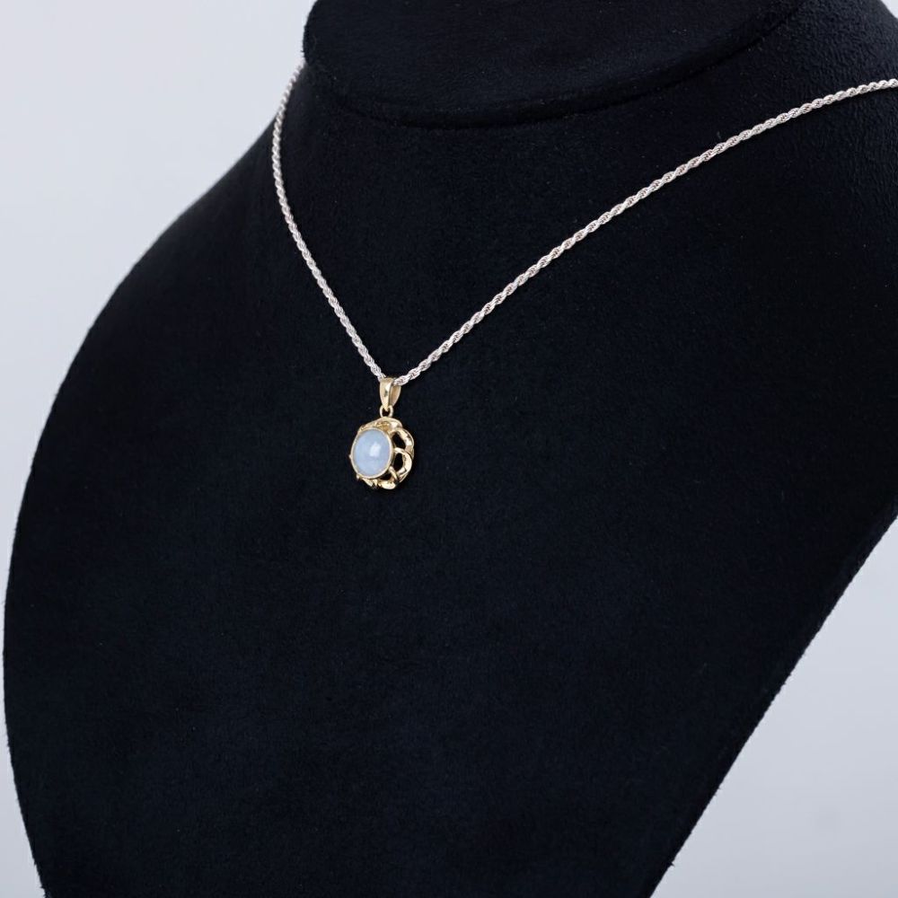 翡翠ペンダント