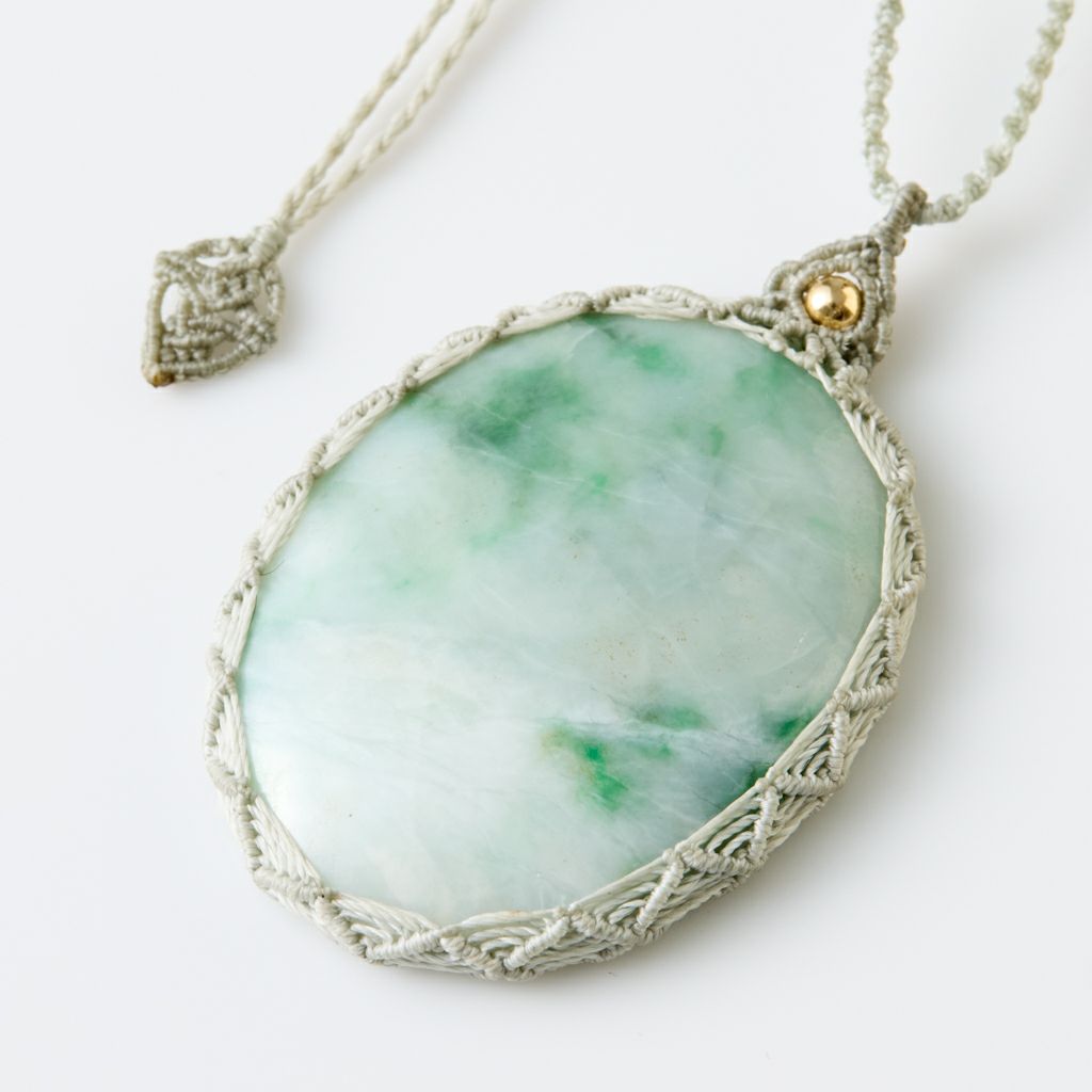 翡翠ペンダント