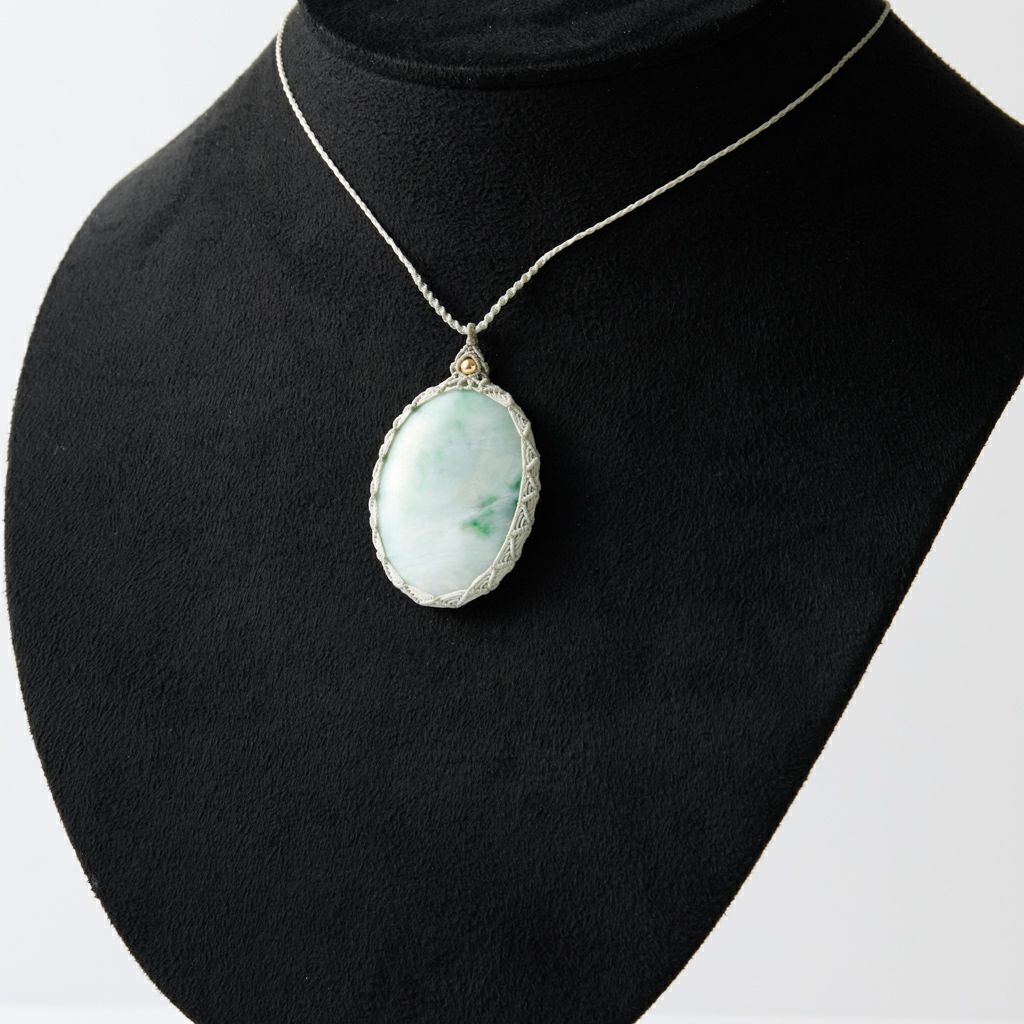 翡翠ペンダント