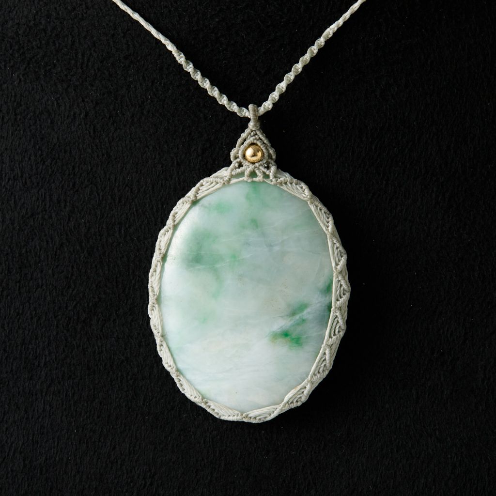 翡翠ペンダント