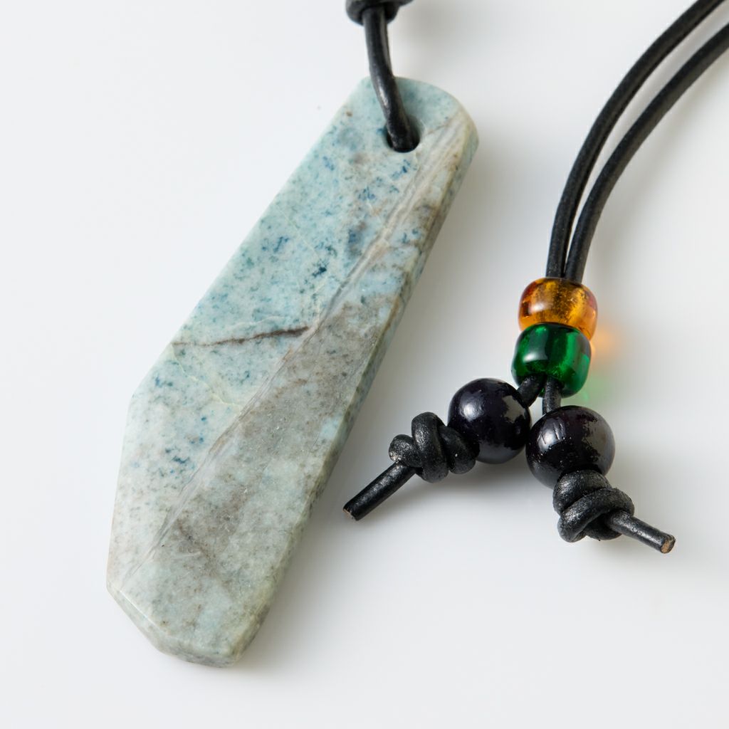 翡翠ペンダント