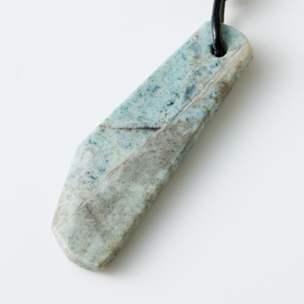 翡翠ペンダント