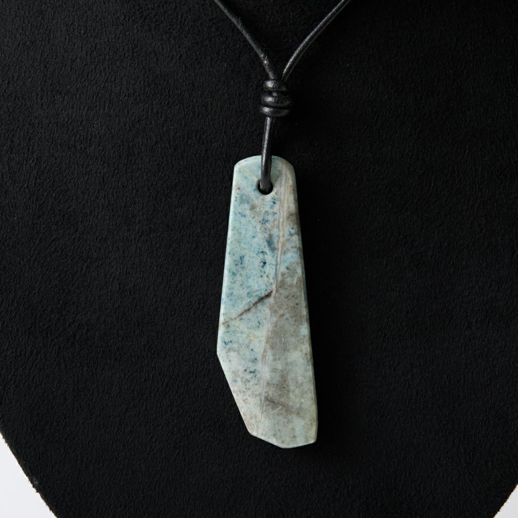 翡翠ペンダント