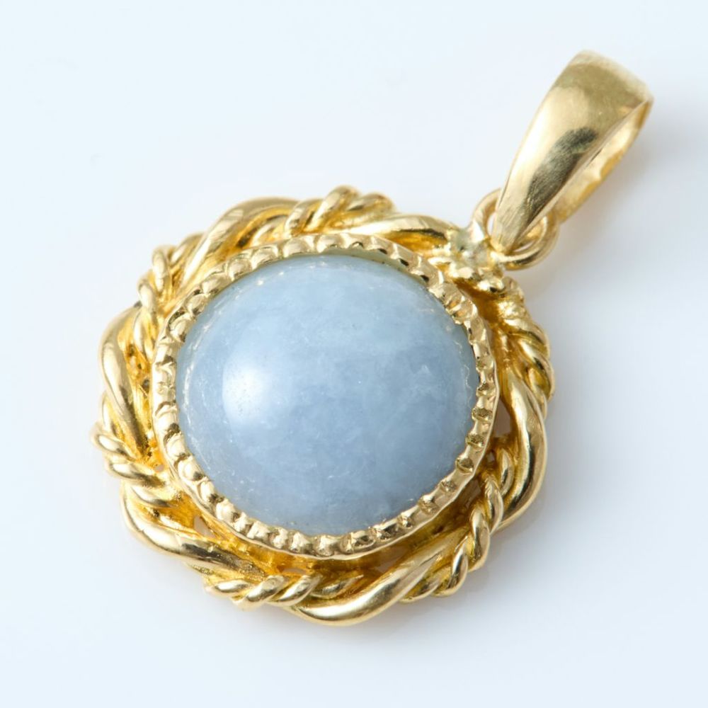 翡翠ペンダント