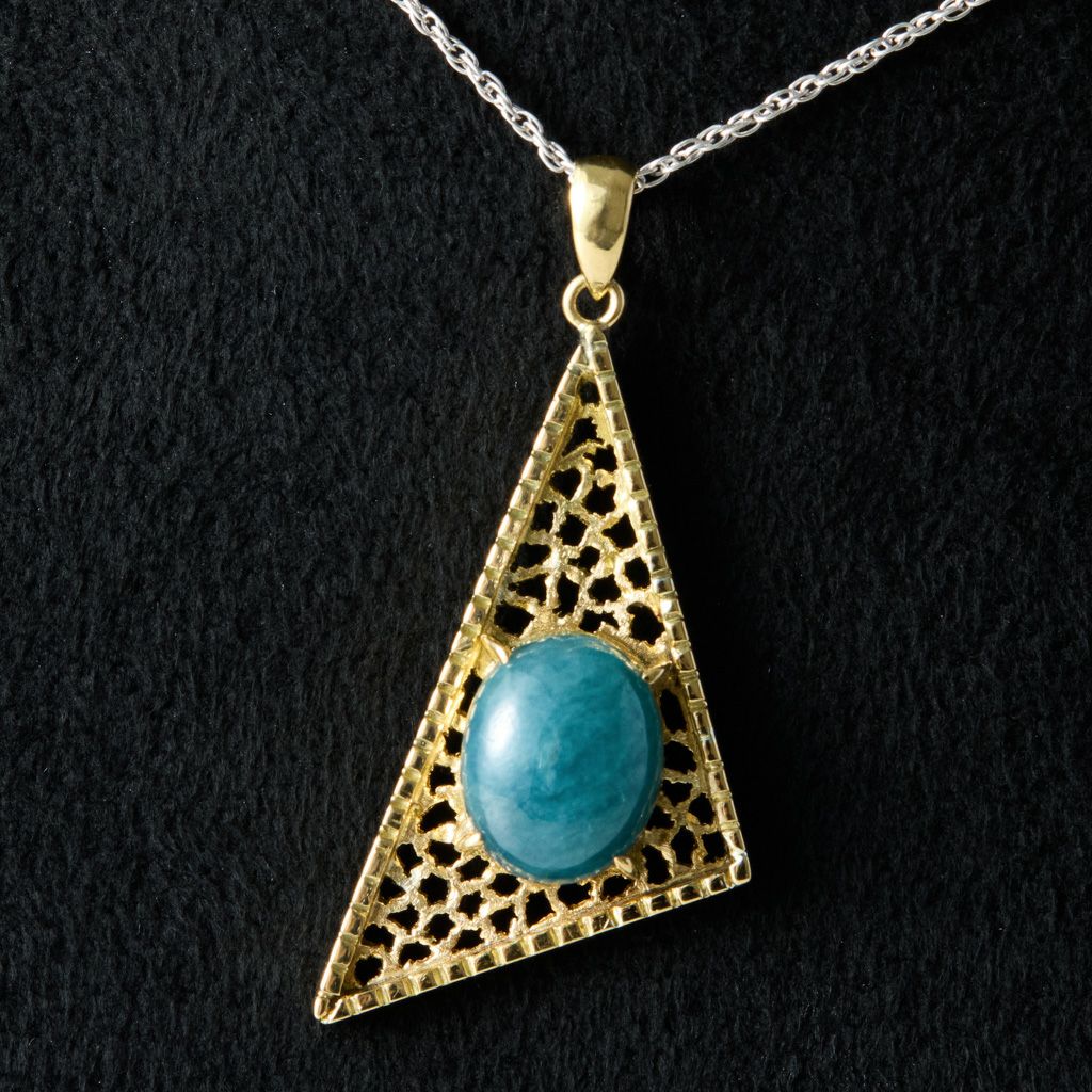 翡翠ペンダント