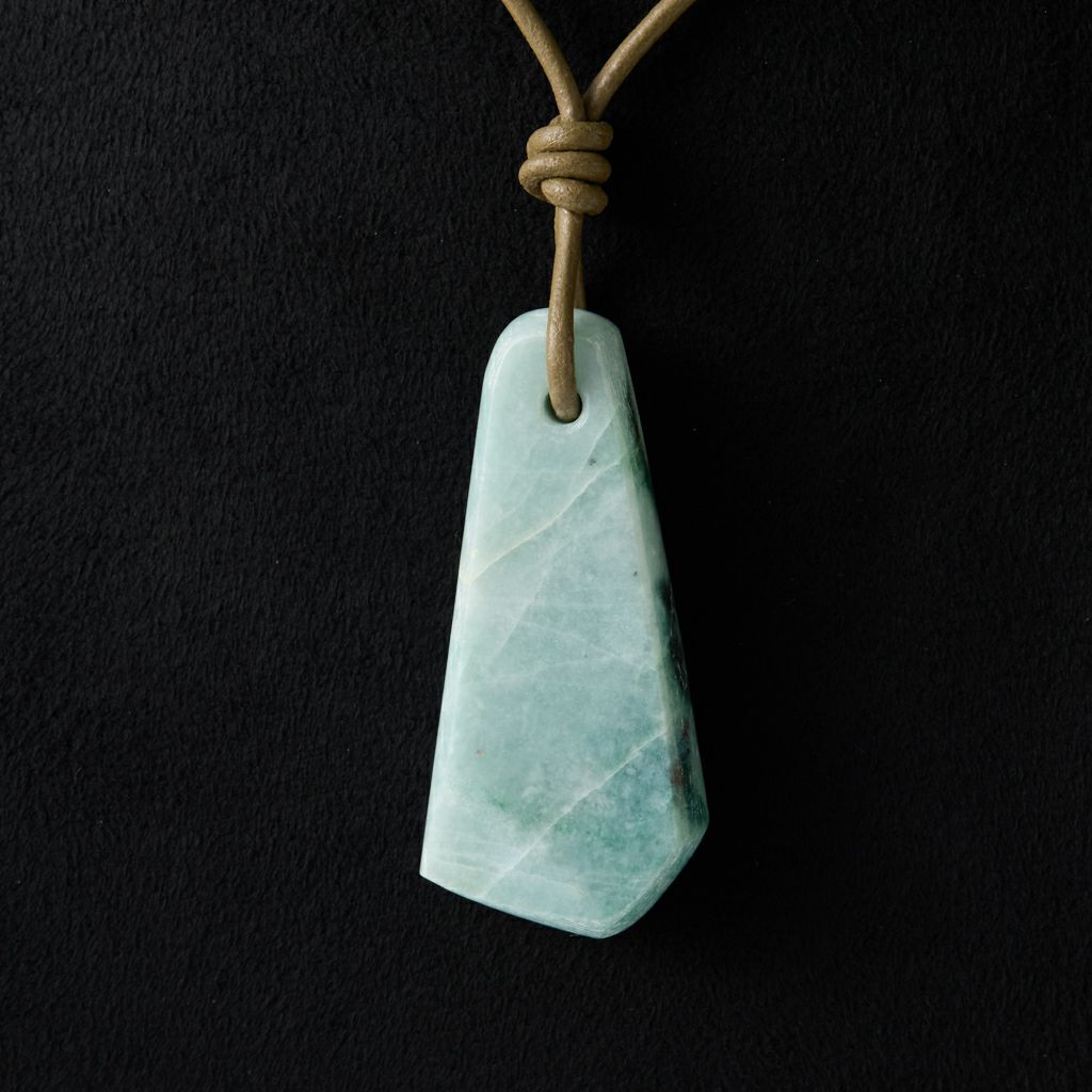 翡翠ペンダント