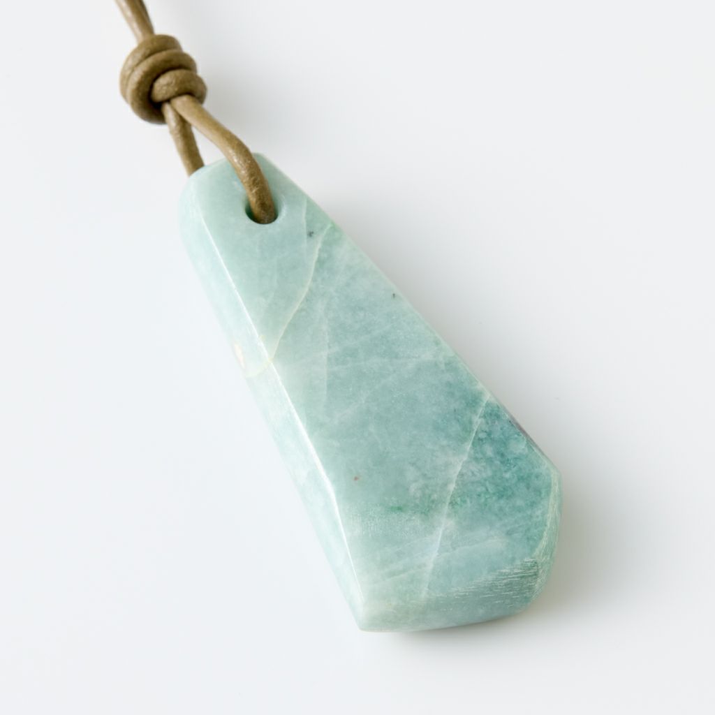 翡翠ペンダント