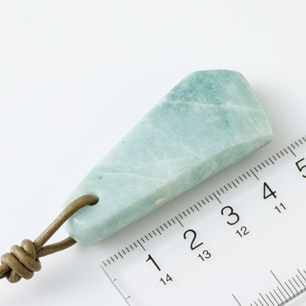 翡翠ペンダント