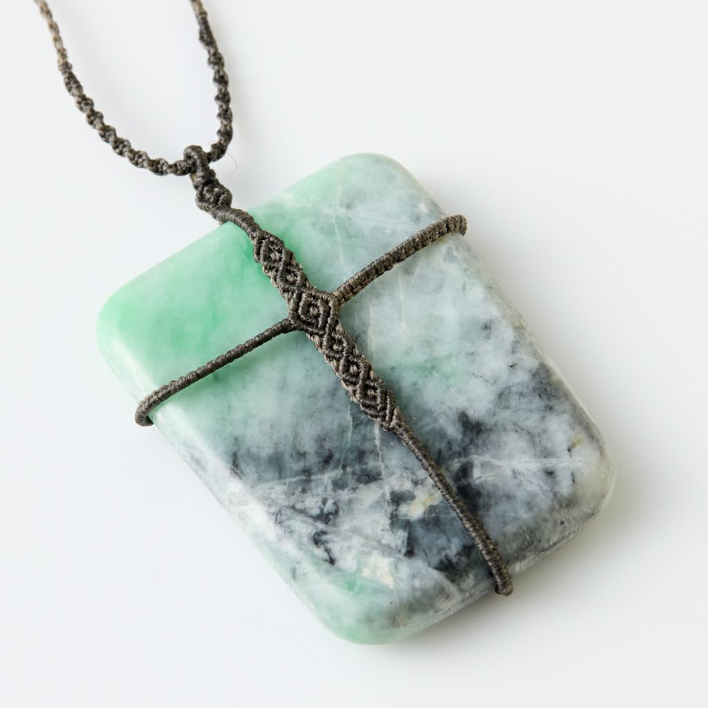 翡翠ペンダント