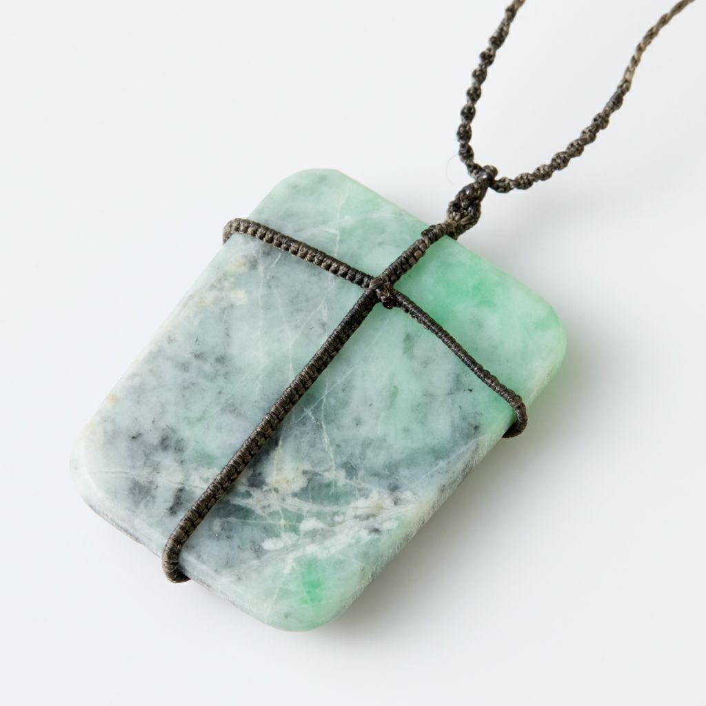 翡翠ペンダント