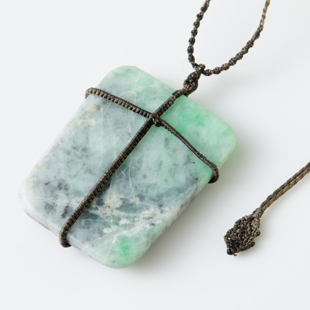 翡翠ペンダント