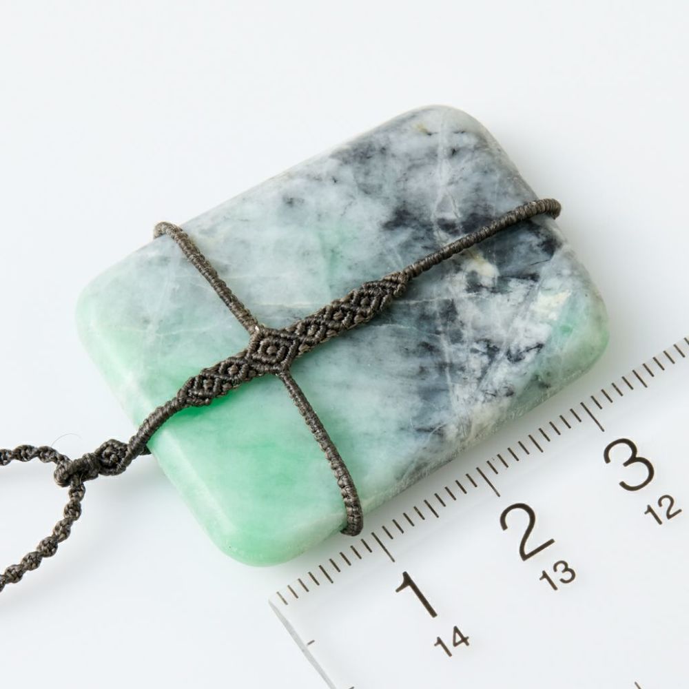 翡翠ペンダント