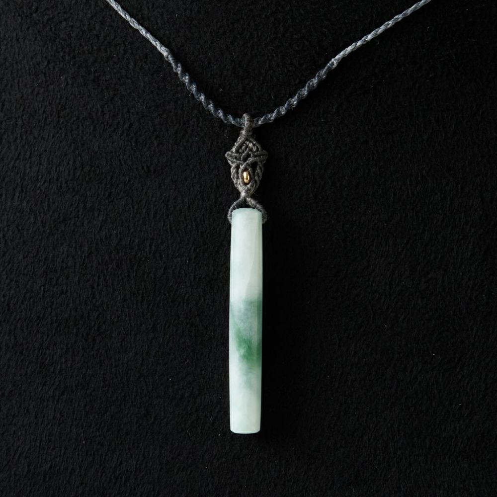 翡翠ペンダント