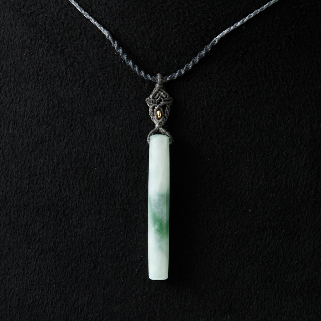 翡翠ペンダント