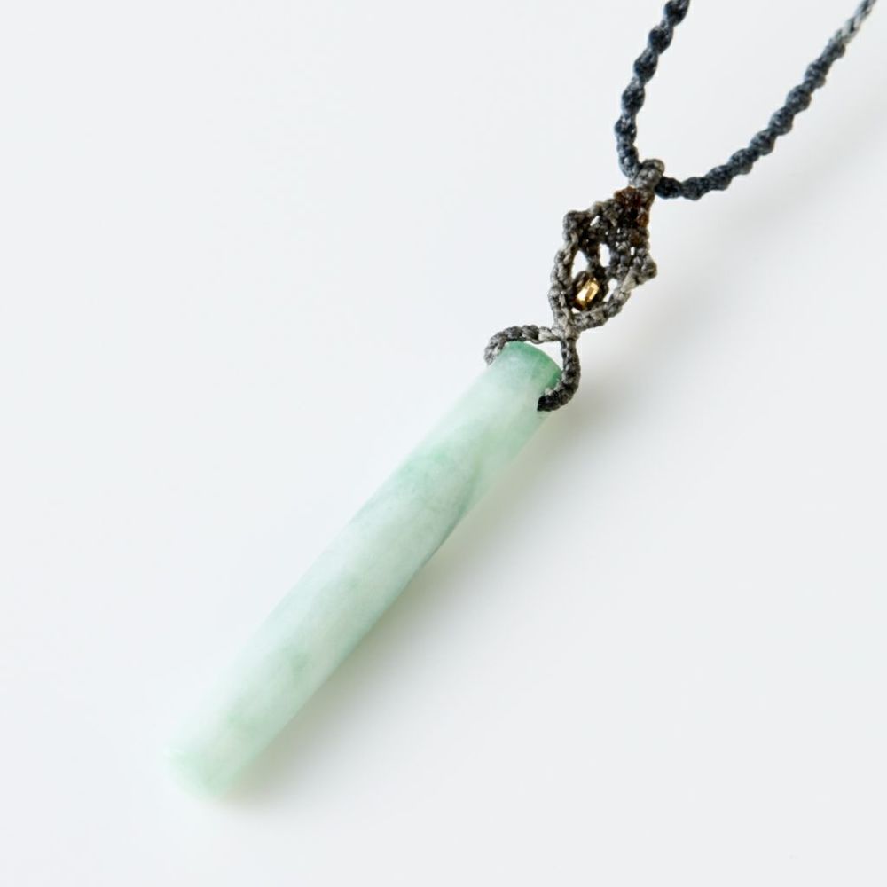 翡翠ペンダント