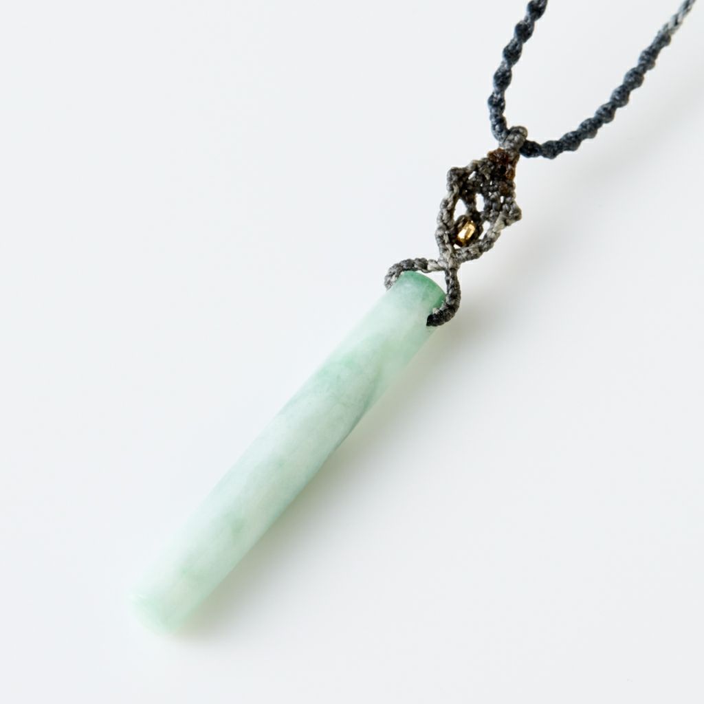 翡翠ペンダント