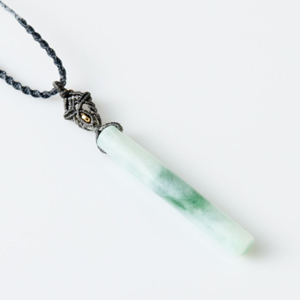 翡翠ペンダント