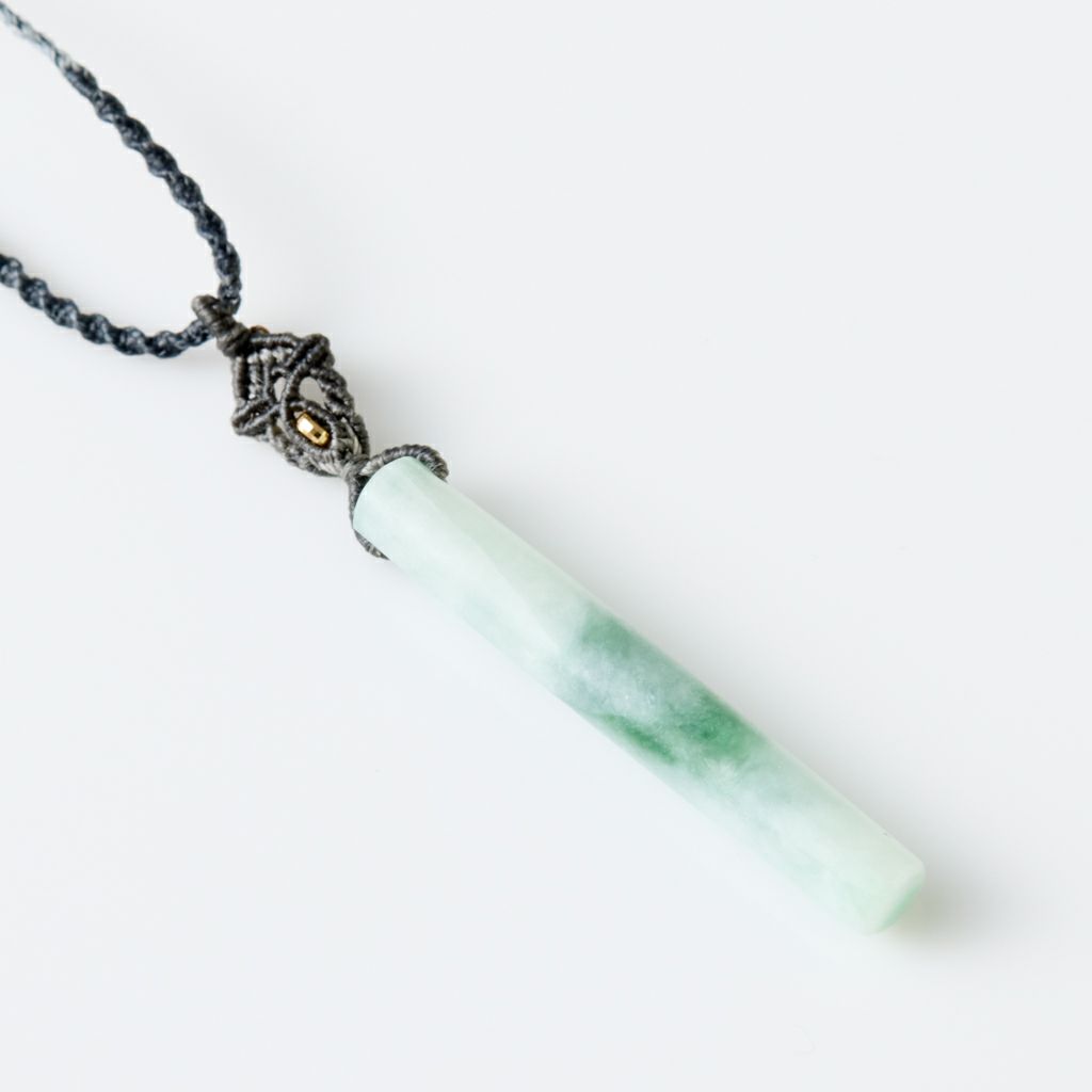 翡翠ペンダント