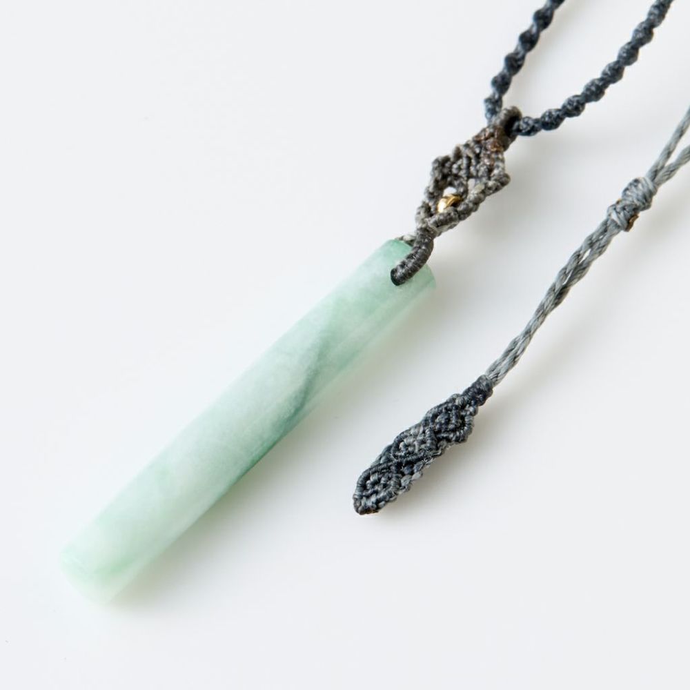 翡翠ペンダント