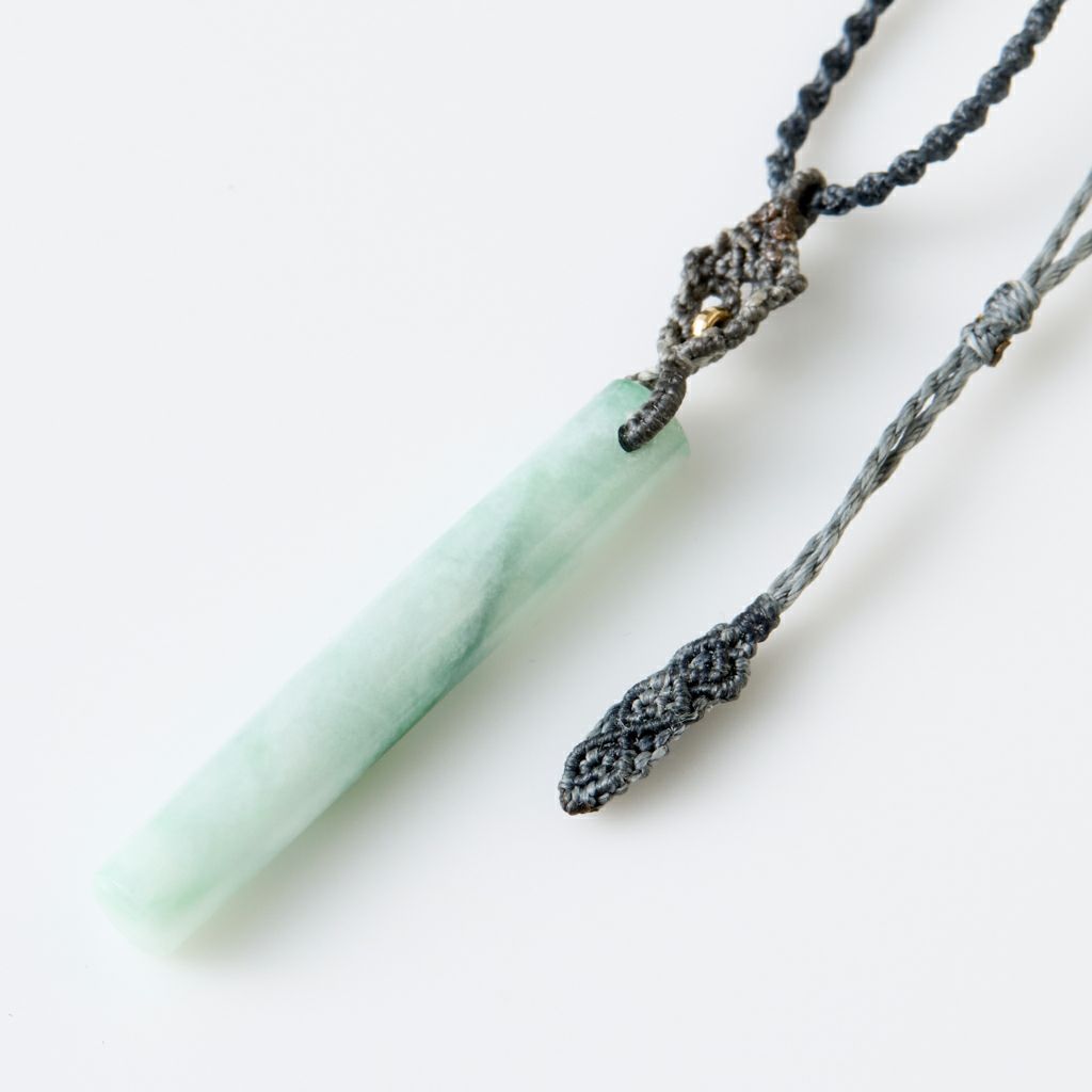 翡翠ペンダント