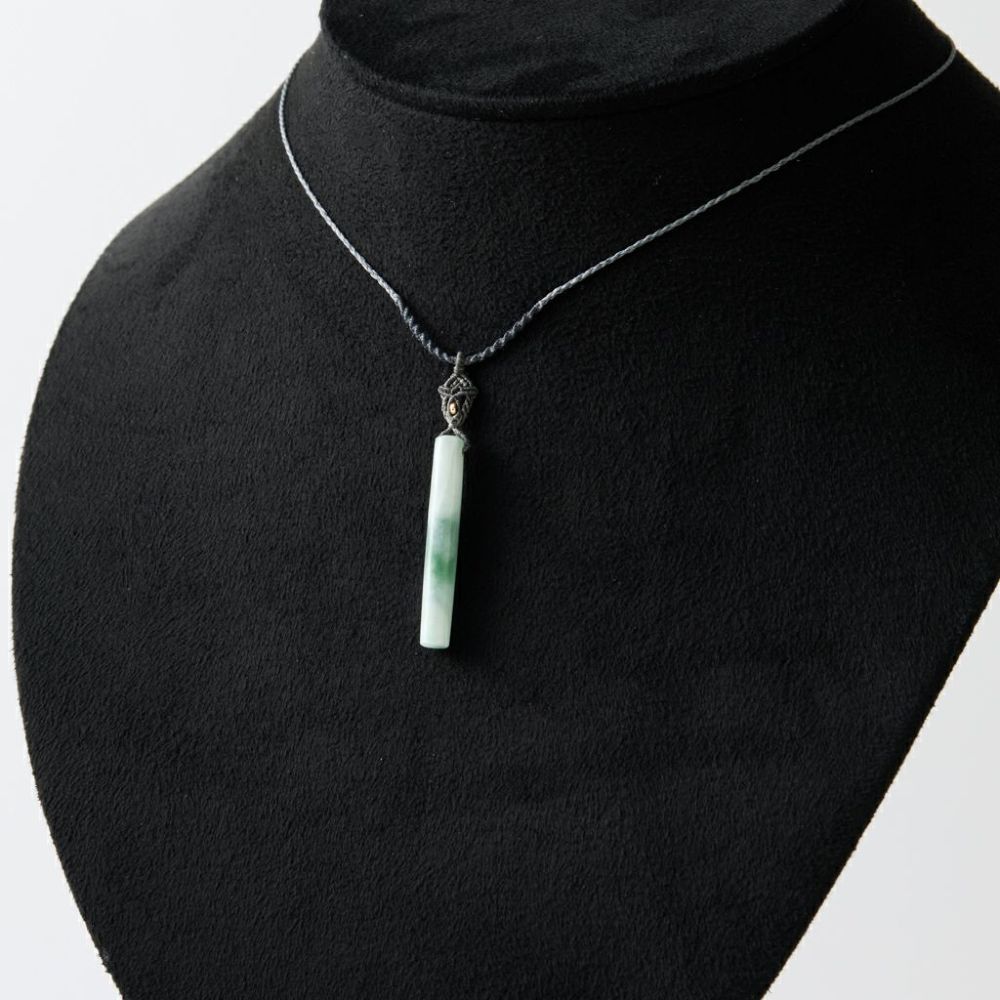 翡翠ペンダント