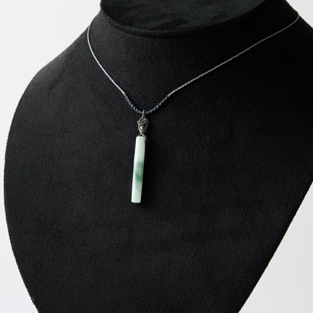 翡翠ペンダント