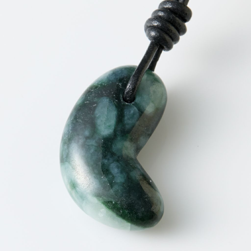 翡翠ペンダント