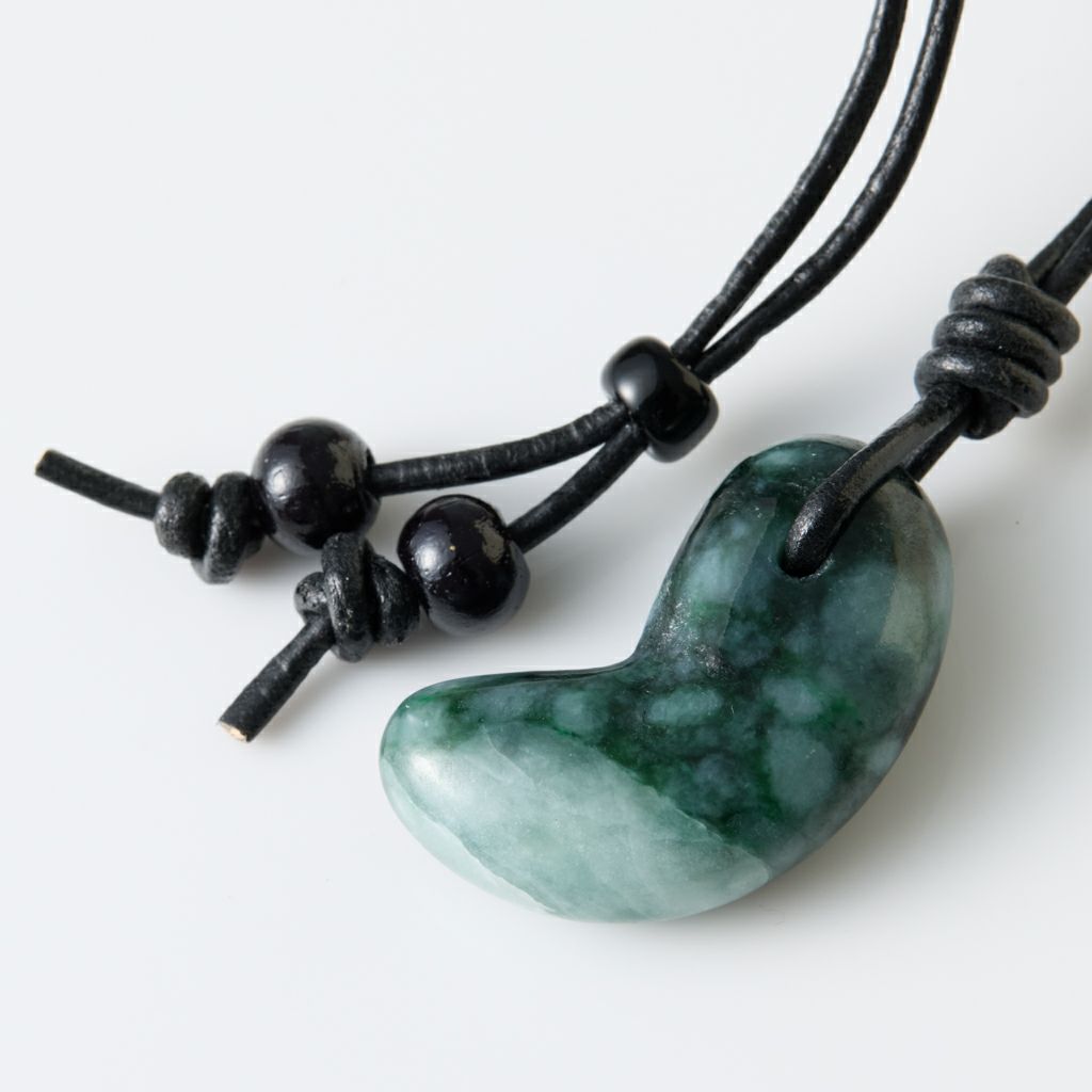 翡翠ペンダント