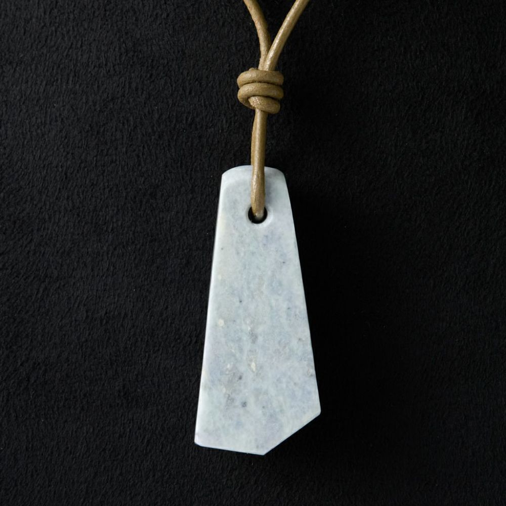 翡翠ペンダント