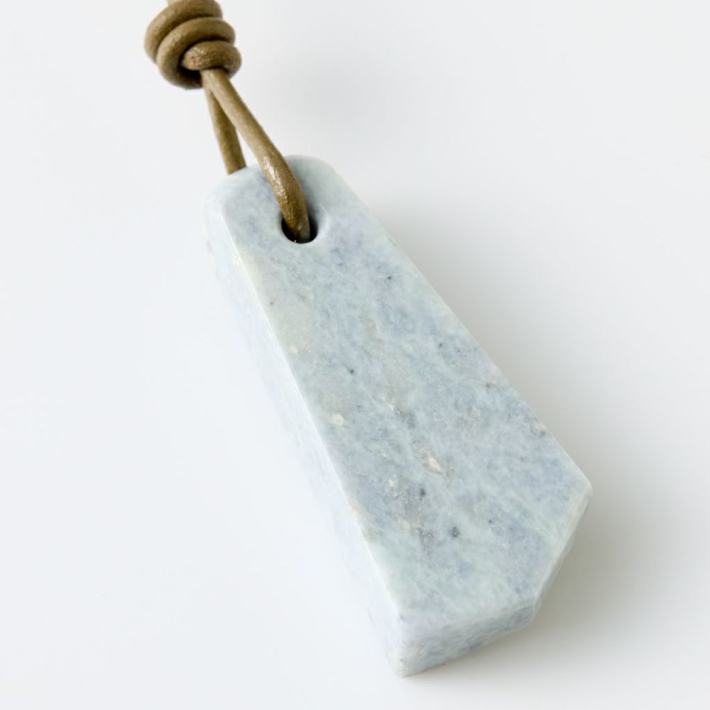 翡翠ペンダント