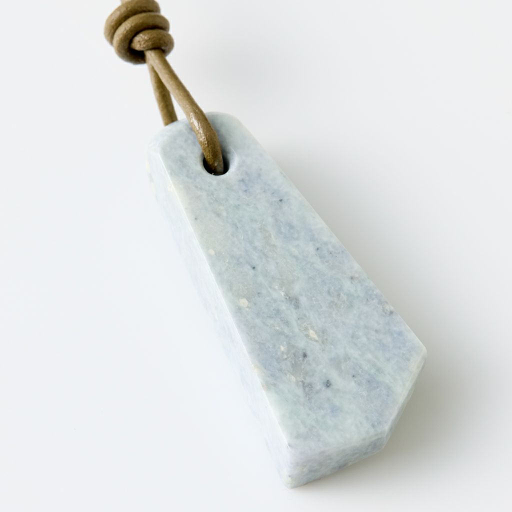 翡翠ペンダント