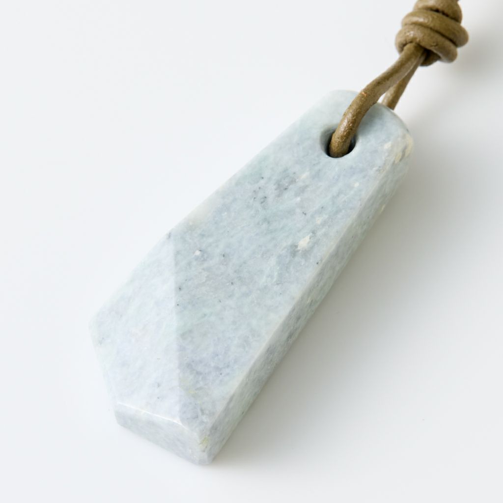 翡翠ペンダント