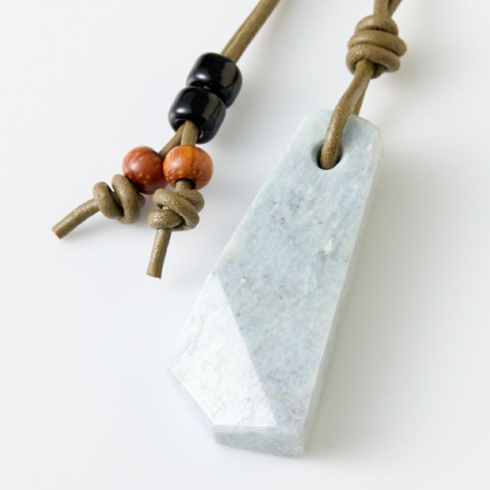 翡翠ペンダント