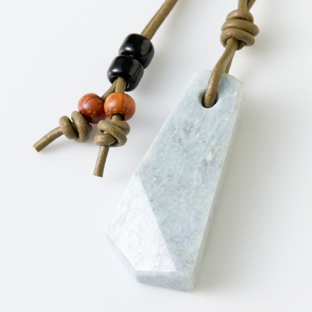 翡翠ペンダント