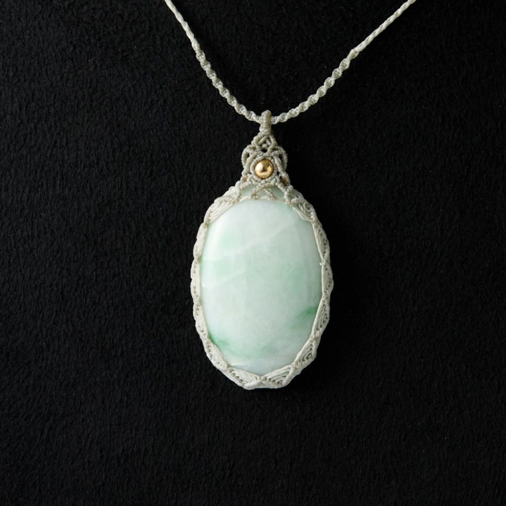 翡翠ペンダント