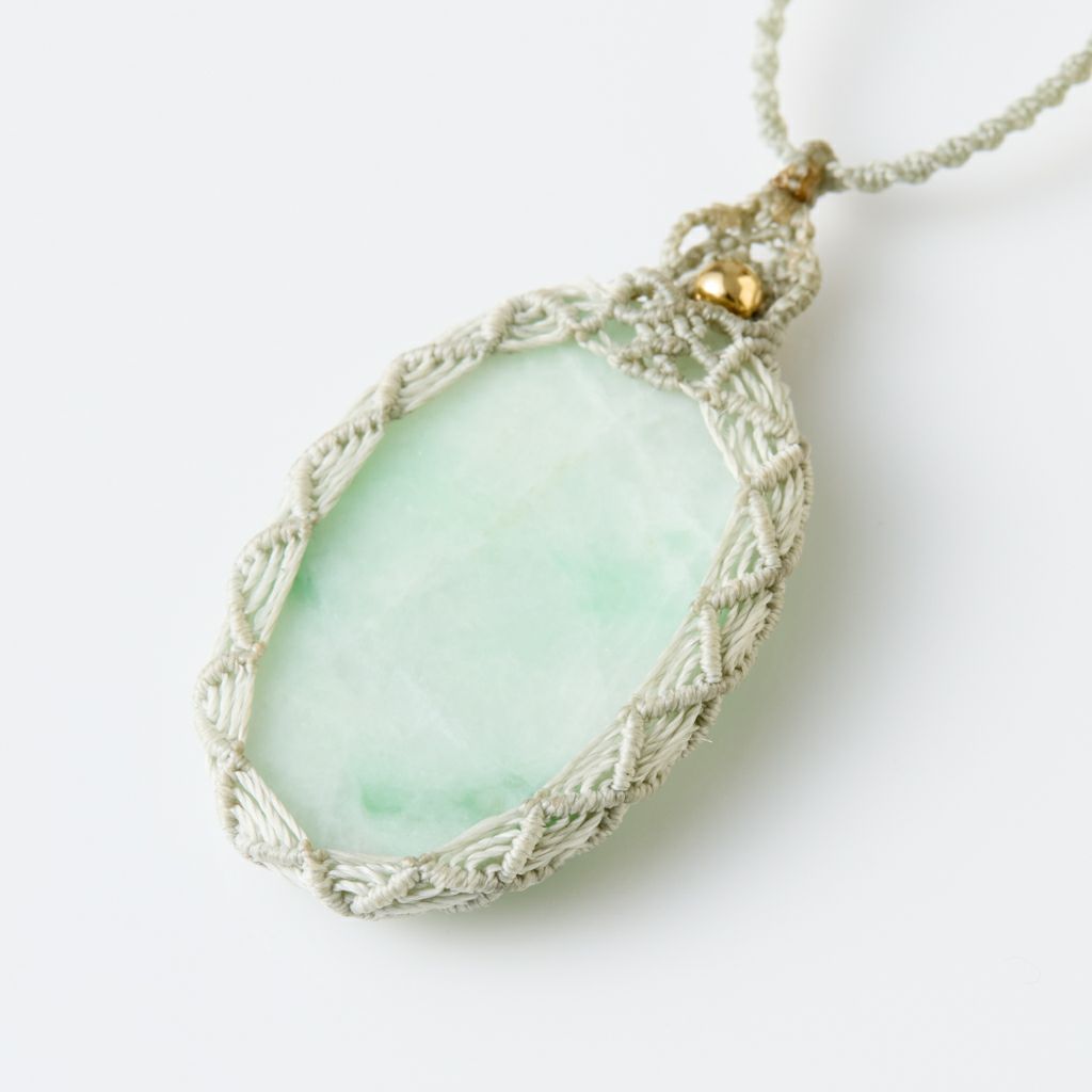 翡翠ペンダント