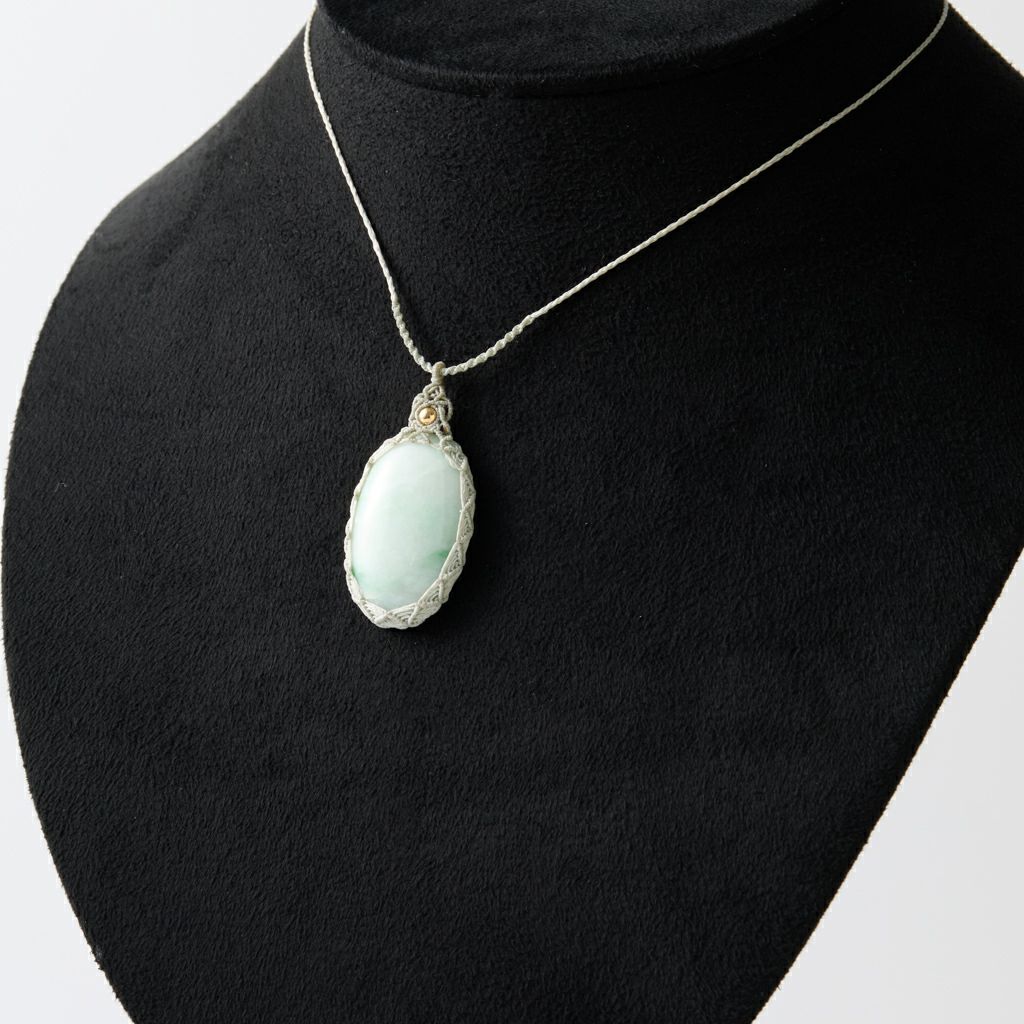 翡翠ペンダント