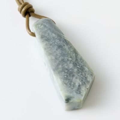 翡翠ペンダント