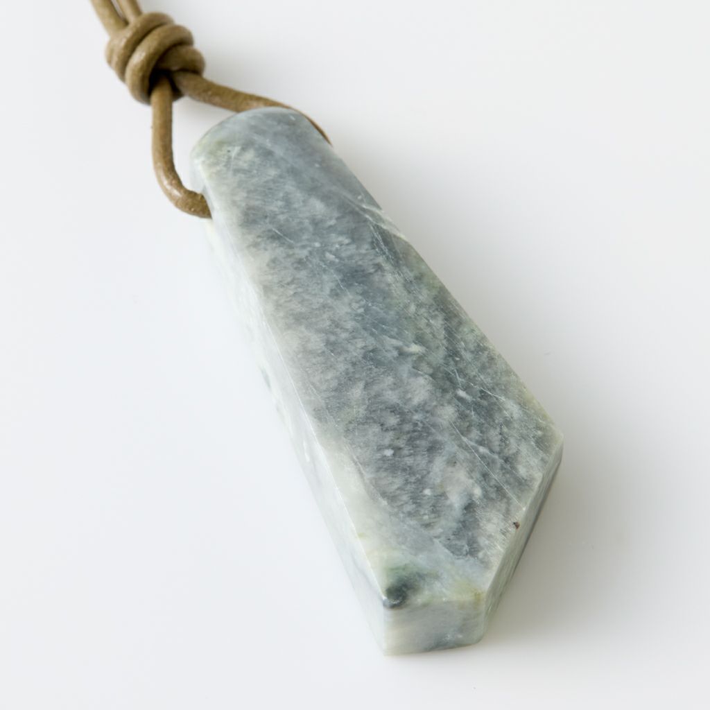 翡翠ペンダント