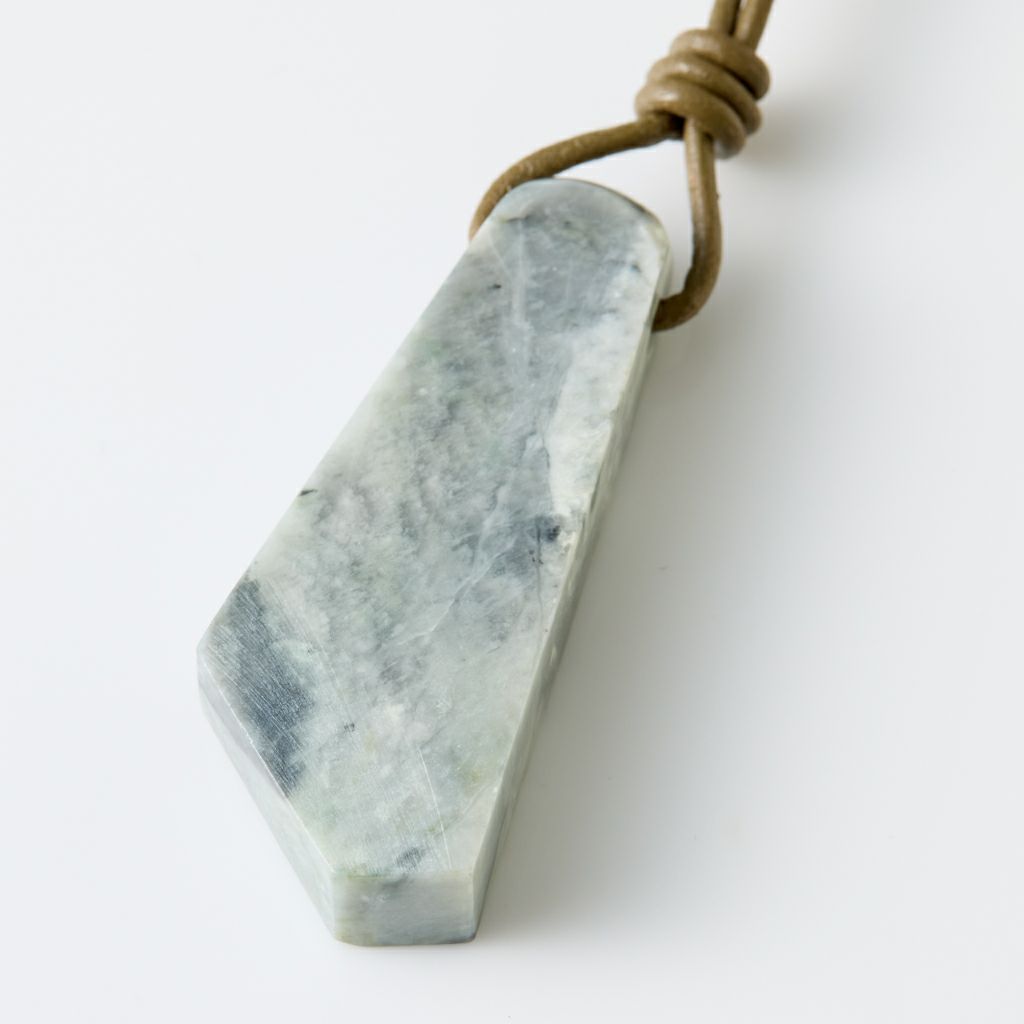 翡翠ペンダント