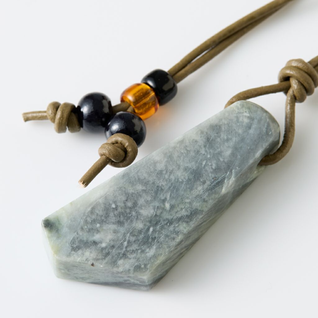 翡翠ペンダント