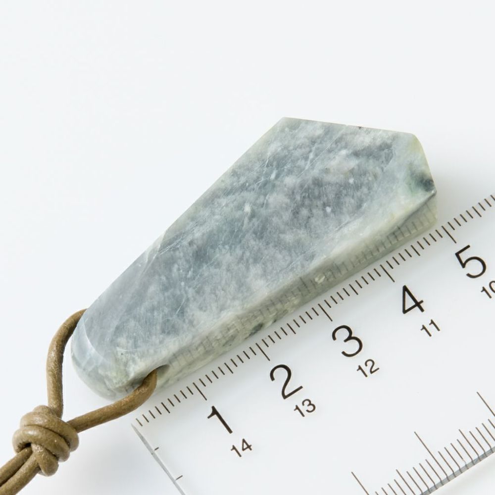 翡翠ペンダント