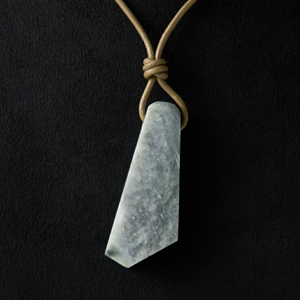 翡翠ペンダント