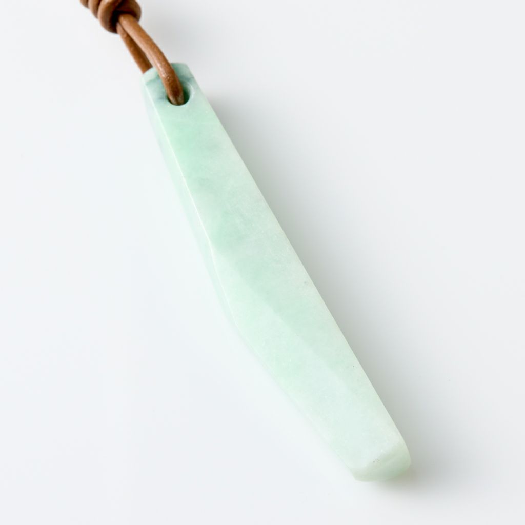 翡翠ペンダント