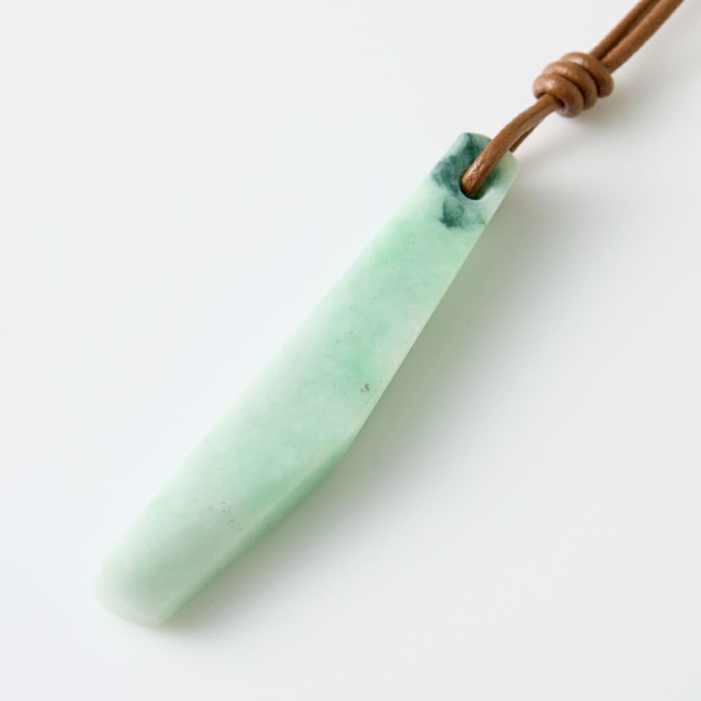 翡翠ペンダント